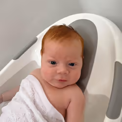 Nuby Newborn Baby Bath with Built in Anti-Slip Support and Soft Headrest, White Bathtub, Suitable from Newborn, White, 1 Count (Pack of 1)