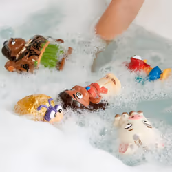 Disney Store Official Moana Bath Toy Set, 5 Pc. Set, Includes Moana, Maui, Pua, Hei-Hei, and Tamatoa, Moana Toys with Storage Bucket, Suitable for 6