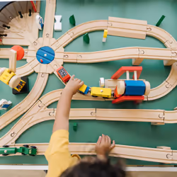 Melissa & Doug Deluxe Wooden Railway Train Set (130+ pcs)