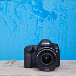 Canon EOS 5D Mark IV + EF 24-105mm f/4L IS II USM SLR Camera Kit 30.4 MP CMOS 6720 x 4480 pixels Black - Additional view 8