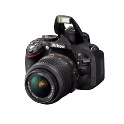 Nikon D5200 + AF-S DX NIKKOR 18-55MM F/3.5-5.6G VR
