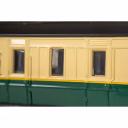 Bachmann Thomas & Friends Gordon's Express Brake Coach - HO Scale  Pro