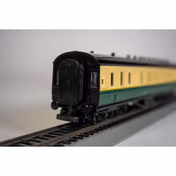 Bachmann Thomas & Friends Gordon's Express Brake Coach - HO Scale  Pro