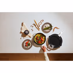 Le Creuset Enameled Cast Iron Signature Iron Handle Skillet, 10.25" (1-3/4 qt.), White