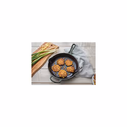 Le Creuset Signature Cast Iron Signature Iron Handle Skillet  9"""" (1-3/8 qt.)  Artichaut