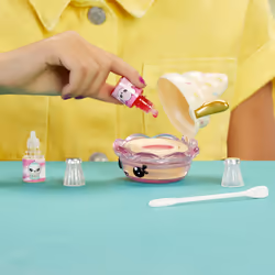 MGA Entertainment Yummiland Large Doll + Lipgloss Pet- Bianca Bubblegum