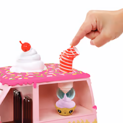 MGA Entertainment Yummiland Lipgloss Truck Doll trailer