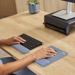 Fellowes Keyboard Wrist Rest Breyta Compact Keyboard Wrist Support with Antibacterial Protection Ergonomic Wrist Support Marine - Additional view 3
