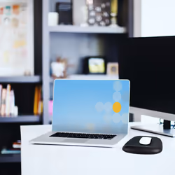 StarTech.com Mouse Pad with Hand rest, 6.7x7.1x 0.8in (17x18x2cm), Ergonomic Mouse Pad with Wrist Support, Desk Wrist Pad w/ Non-Slip PU Base, Cushioned Gel Mouse Pad w/ Palm Rest - Additional view 7