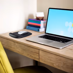 StarTech.com Mouse Pad with Hand rest, 6.7x7.1x 0.8in (17x18x2cm), Ergonomic Mouse Pad with Wrist Support, Desk Wrist Pad w/ Non-Slip PU Base, Cushioned Gel Mouse Pad w/ Palm Rest - Additional view 8