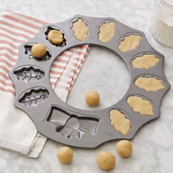 Wilton Holly Wreath Shaped NonStick Cookie Pan  12Cavity