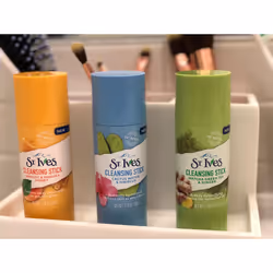 St. Ives Cleansing Stick  Apricot & Manuka Honey 1.6 oz