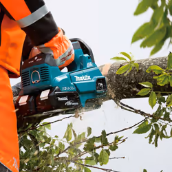 Makita DUC256Z Twin 18v / 36v LXT Cordless Lithium Ion Chainsaw 250mm Bare Unit