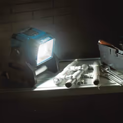 makita DML811/1 Cordless Worklight 110V - Additional view 5