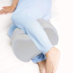 Ergonomic Knee Pillow for Side Sleepers - Orthopedic Memory Foam Knee Pillow for Spine Alignment & Back Pain - Soft Cover with Stabilizing Strap - Kne