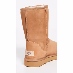 UGG Women's Classic Short II Boot  Chestnut  09