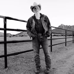 ImportCDs Keepin the Horse Between Me And The, Americana, CD, Physical media, Adult, 2 discs, 06/10/2016