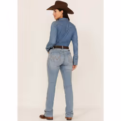 Wrangler Women's Willow Mid Rise Performance Waist Boot Cut Ultimate Riding Jean  Light Wash  9-34