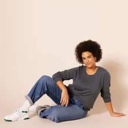 Amazon Essentials Women's Long-Sleeve Lightweight Crewneck Sweater Available in Plus Size  Charcoal Heather  Medium