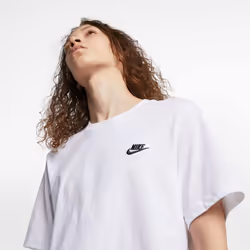 Men's Nike Sportswear Club T-Shirt  Nike Shirt for Men with Classic Fi