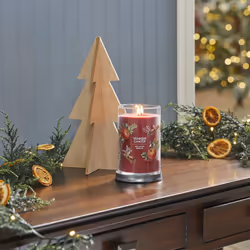 Yankee Candle Red Apple Wreath Scented  Signature 20oz Large Tumbler 2-Wick Candle  Over 60 Hours of Burn Time  Christmas | Holiday Candle
