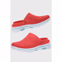 SKECHERS Cali Gear GOWalk lightweight slip on clogs - UK 3
