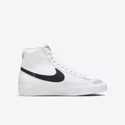 Nike DA4086-100 athletic shoes