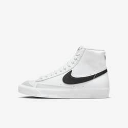 Nike DA4086-100 athletic shoes