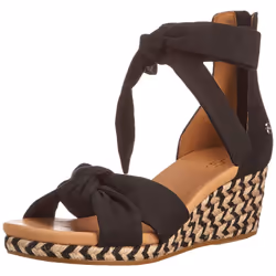 UGG Women's Yarrow Sandal  Black Canvas  6