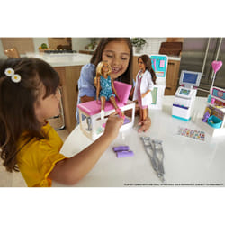 Barbie ​ Fast Cast Clinic Playset