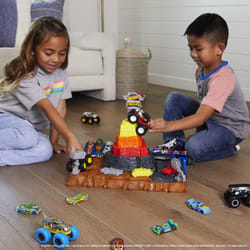 Hot Wheels Monster Trucks HOT WHEELSMonster Trucks Arena Smashers BONE SHAKER ULTIMATE CRUSH YARD Playset