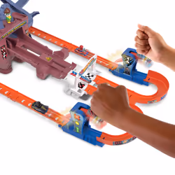 Hot Wheels Racer Verse RacerVerse Spider-Man’s Web-Slinging Speedway Track Set with 2 Racers