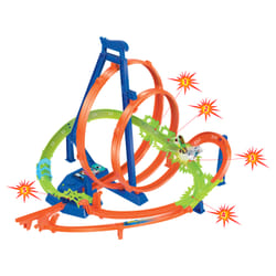 Hot Wheels Action Track Set with 5 Crash Zones, Motorized Booster and 1 Car