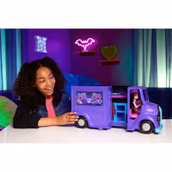 Monster High Draculaura Doll and Fangtastic Rockin’ Food Truck Playset with 13+ Themed Accessories