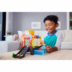 Disney Pixar Cars Disney and Pixar Cars Color Changers Race Ready Car Wash Playset & Color Changing Lightning McQueen