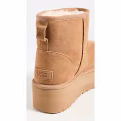 UGG Women's Classic Mini Platform Boot  Chestnut  9