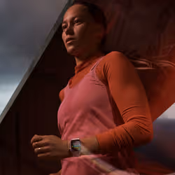 Apple Watch Series 9 GPS + Cellular 41mm Starlight Aluminium Case w/ Starlight Sport Band - S/M - Additional view 5