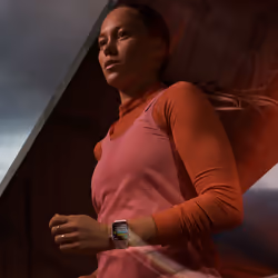 Apple Watch Series 9 GPS + Cellular 45mm Starlight Aluminium Case w/ Starlight Sport Band - M/L - Additional view 5