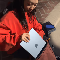 Apple MacBook Air 13-inch : M4 chip with 10-core CPU and 8-core GPU, 16GB, 256GB SSD - Silver