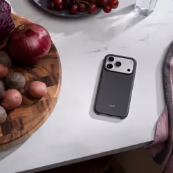 Apple Beats iPhone 17 Pro Case with MagSafe and Camera Control – Granite Gray - Additional view 3
