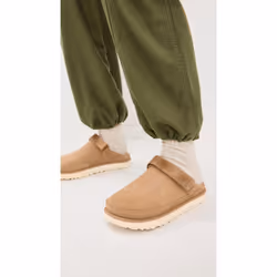 UGG Women's Goldenstar Clog  Chestnut  10