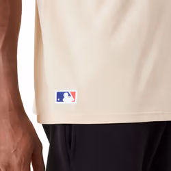 New Era New York Yankees League Essentials Oversized T-Shirt Top - Light Beige - 2XL, Light Beige