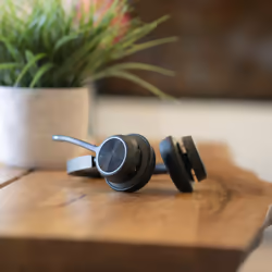 POLY Voyager 4320 USB-C Headset +BT700 dongle +Charging Stand - Additional view 4