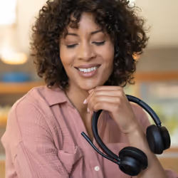 POLY Voyager 4320 USB-C Headset +BT700 dongle +Charging Stand - Additional view 5