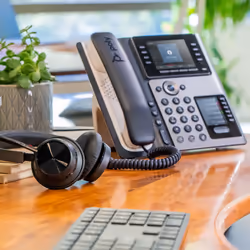 POLY Edge E450 IP Phone and PoE-enabled - Additional view 4