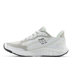 New Balance Women's Fresh Foam Arishi V4 Running Shoe  Nb White/Silver Metallic/Black  9.5