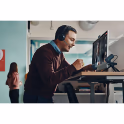POLY Voyager Focus 2 USB-C-C Headset +USB-C/A Adapter - Additional view 5