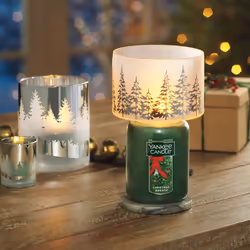 Yankee Candle Christmas Wreath Scented  Classic 22oz Large Jar Single Wick Candle  Over 110 Hours of Burn Time