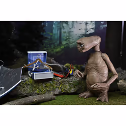 ET Ultimate Deluxe E.T. 40th Anniversary 55079 NECA Light up chest