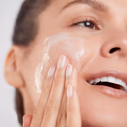 Elemis Dynamic Resurfacing Facial Wash 200ml - Additional view 5